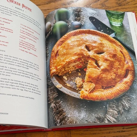 The Christmas Movie Cookbook by Julia Rutland - Red Cover NEW - Picture 7 of 8